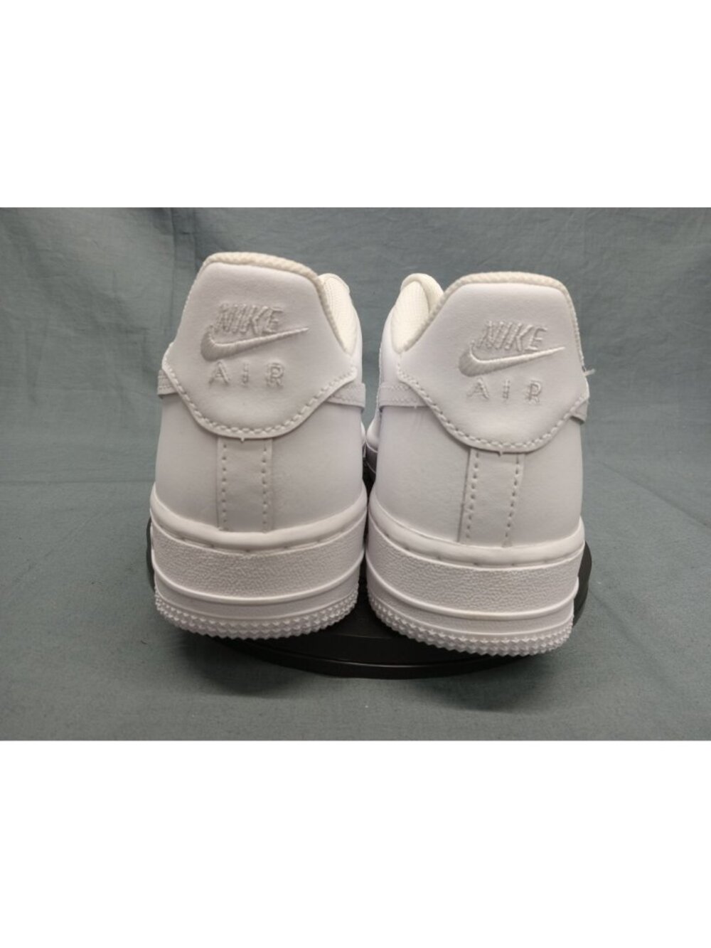 Nike Air Force 1 LE (GS) Sneakers Leather Triple White Boys Size 7 NEW IN BOX! - Picture 6 of 12